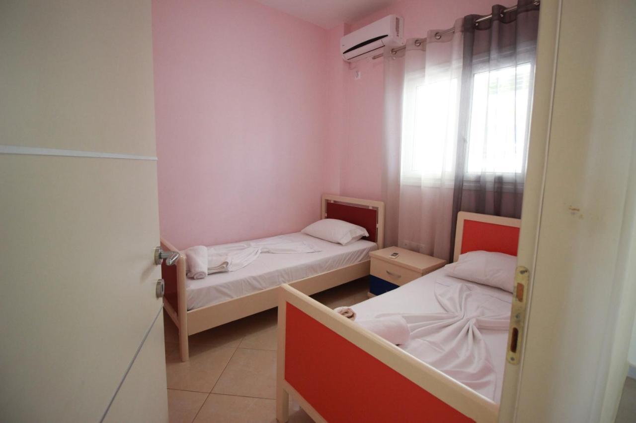 סרנדה Villa Roel מראה חיצוני תמונה